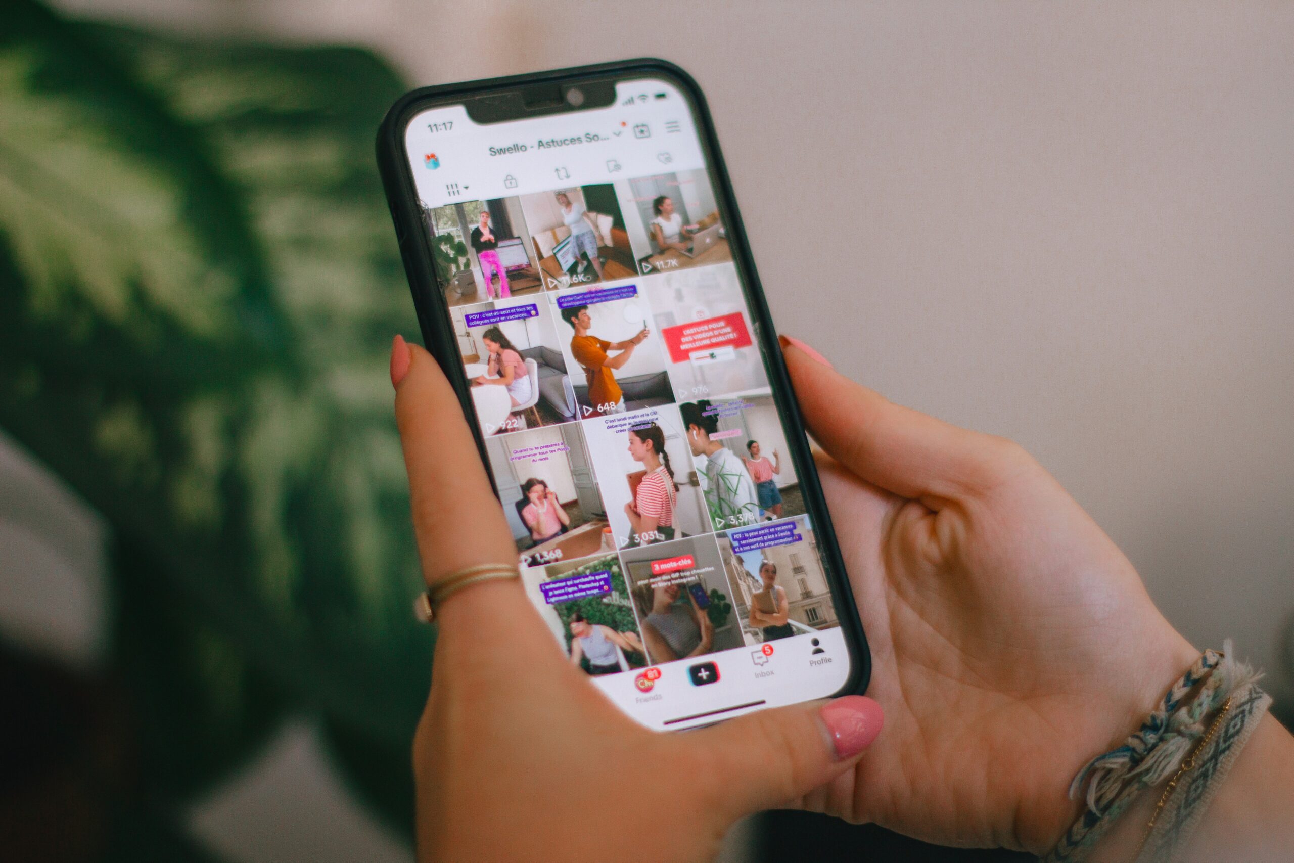 scrollen op social media vergroot sociale angst